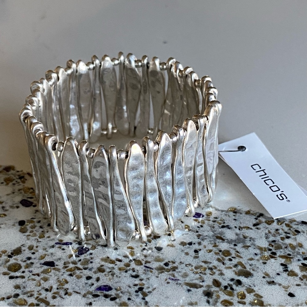 🌷HOST PICK🌷 NWT Chico’s Silvertone Stretch Cuff Bracelet - Picture 3 of 7